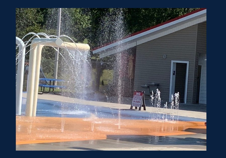 Splash pad and water features at Liberty Park in Loudon Tennessee on a sunny day.